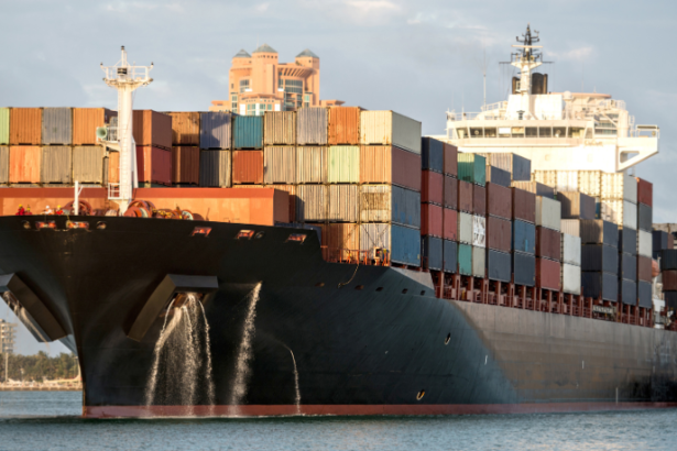 Ediney Jara de Oliveira apresenta uma leitura prática dos principais indicadores de comércio exterior e balança comercial.