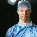 Haeckel Cabral Moraes explica como a qualidade da pele influencia a indicação técnica na cirurgia plástica.