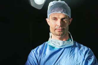 Haeckel Cabral Moraes explica como a qualidade da pele influencia a indicação técnica na cirurgia plástica.