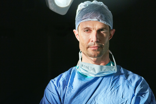 Haeckel Cabral Moraes explica como a qualidade da pele influencia a indicação técnica na cirurgia plástica.