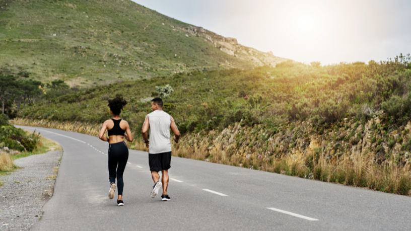 A atividade física regular, como destaca Alexandre Costa Pedrosa, pode reduzir riscos e contribuir diretamente para a prevenção de doenças crônicas.